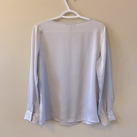 𝅺banana REPUBLIC Silky Grey Long Sleeve Blouse Womens Petite Small. NWT. - Picture 3 of 8